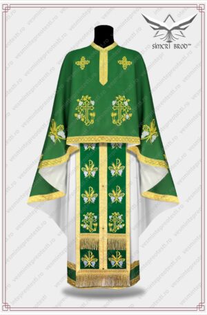 Vesminte preotesti cu monograma lui Hristos si cruci - verde