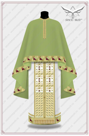 vesminte. preotesti brodate pe culoarea vernil